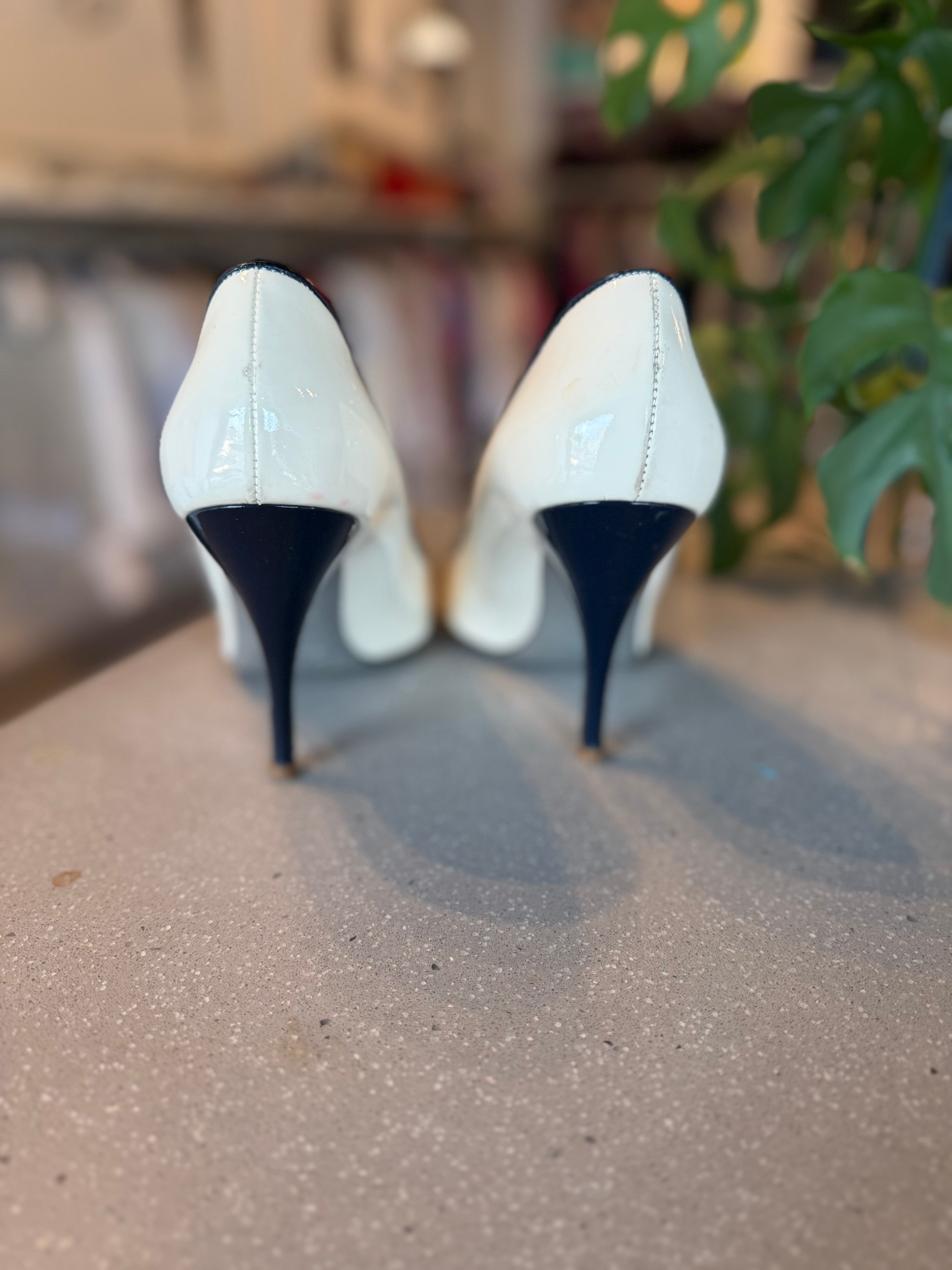 Dolce & Gabanna Leather Pumps