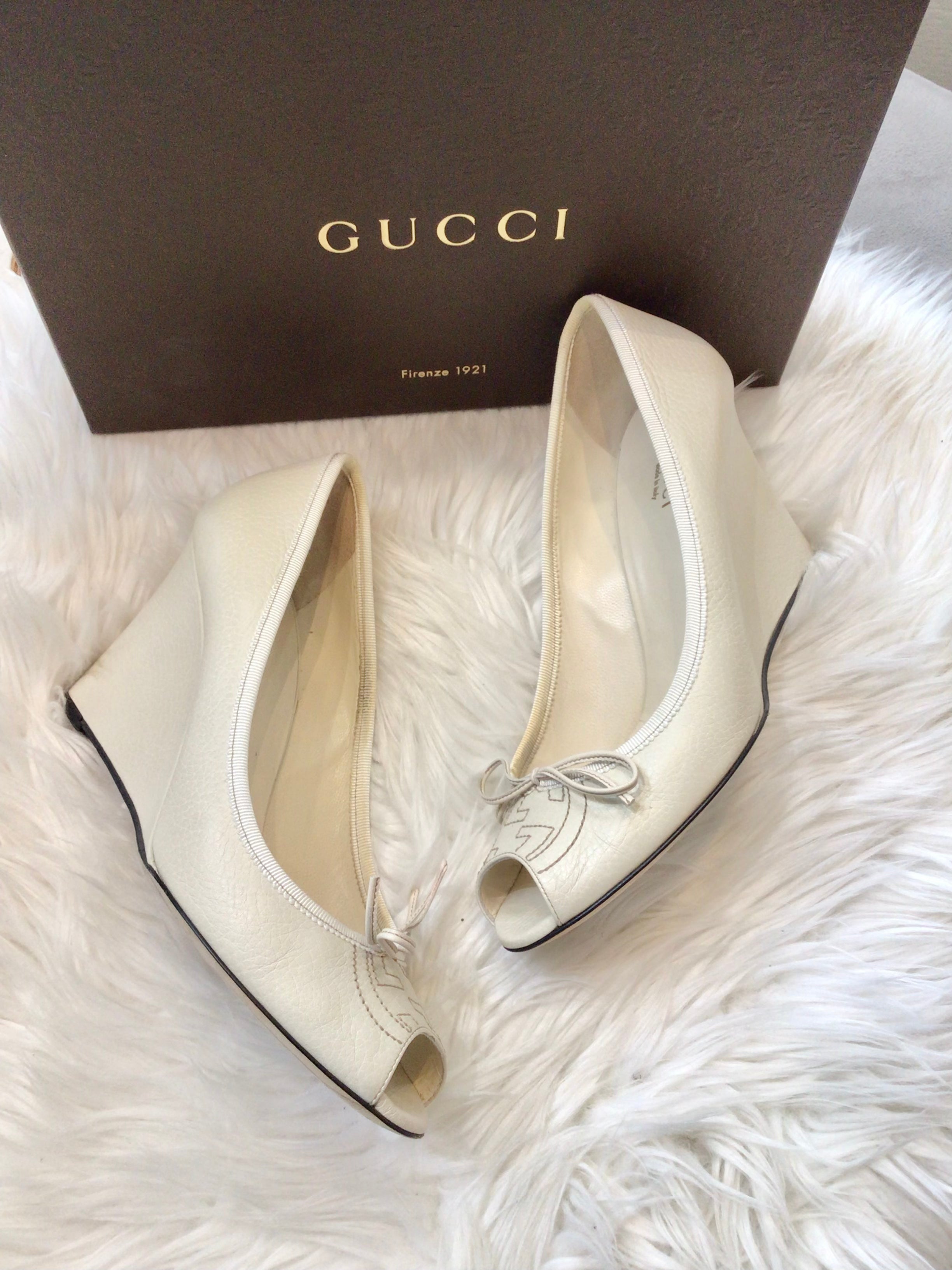 Gucci Cream Leather Pumps