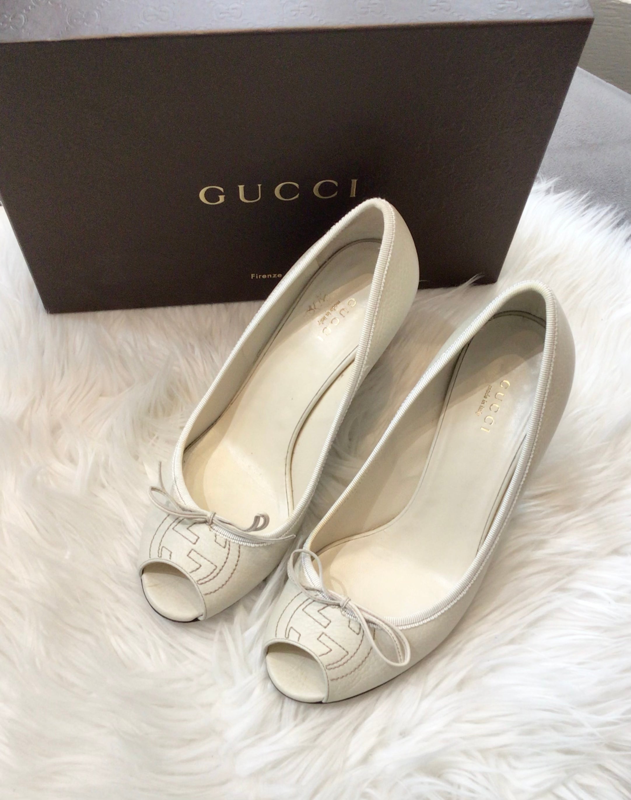 Gucci Cream Leather Pumps